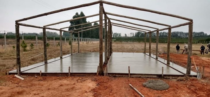 ESTAMOS CONSTRUYENDO EL INVERNADERO