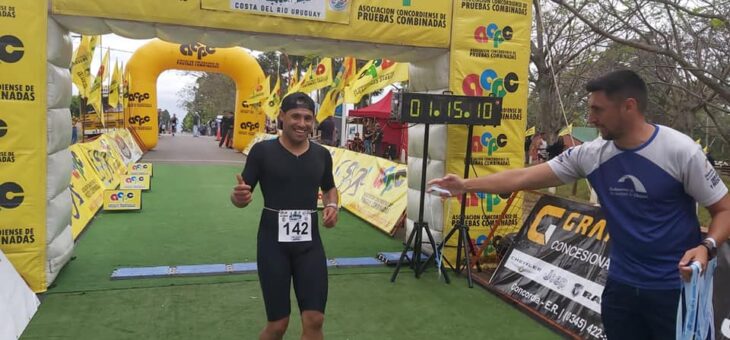 SE CORRIÓ EL DUATLÓN «JEEP» COSTA DEL RIO URUGUAY EN SANTA ANA.