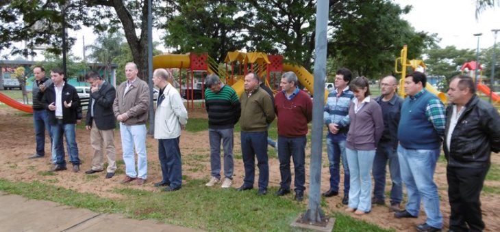 Inauguración de los juegos infantiles en la plaza “San Martín” de Santa Ana