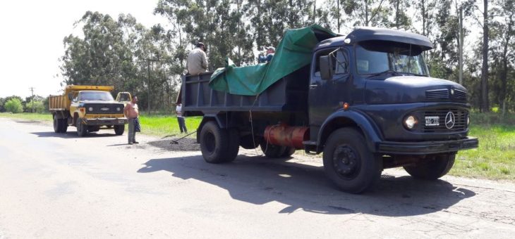 MUNICIPALIDAD Y D.P.V. TRABAJAN EN BACHEOS SOBRE RUTA PROVINCIAL Nº 2