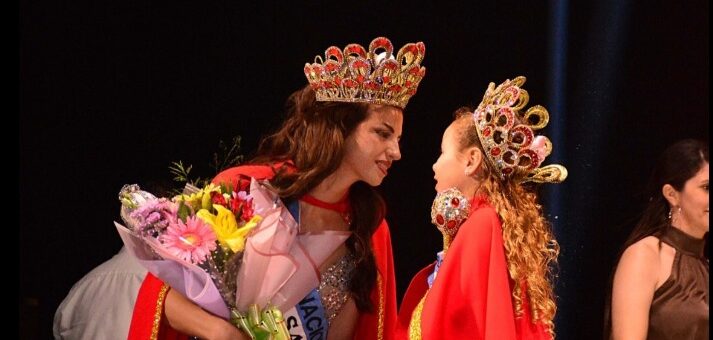 ELLAS NOS REPRESENTAN COMO REINA Y FLORCITA